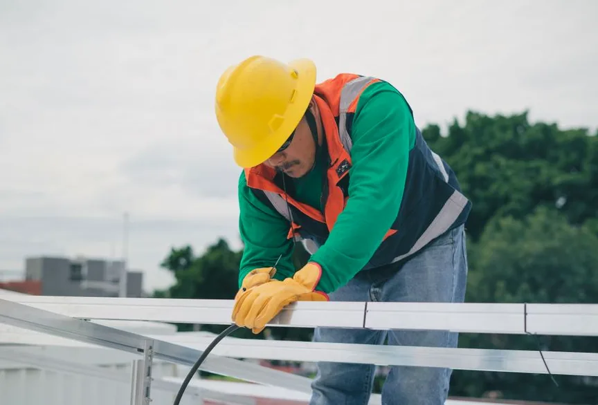 Кріплення для сонячних панелей: типи систем і як вибрати - стаття SolarProm